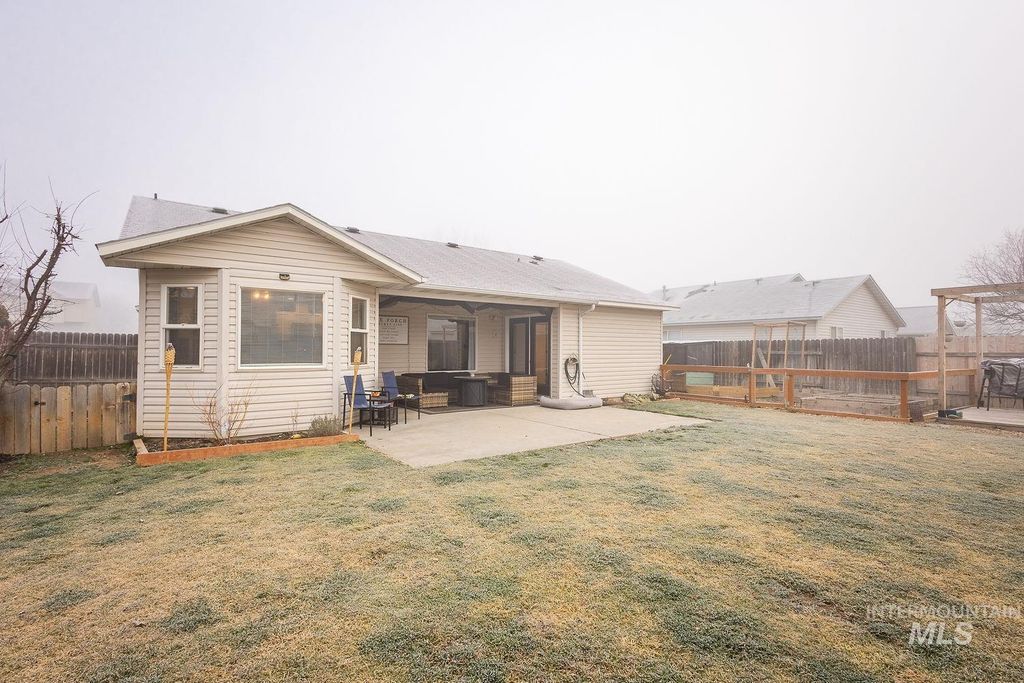Photo of 1922 Hasbrook St, Caldwell, ID 83607 (MLS # 98971752)