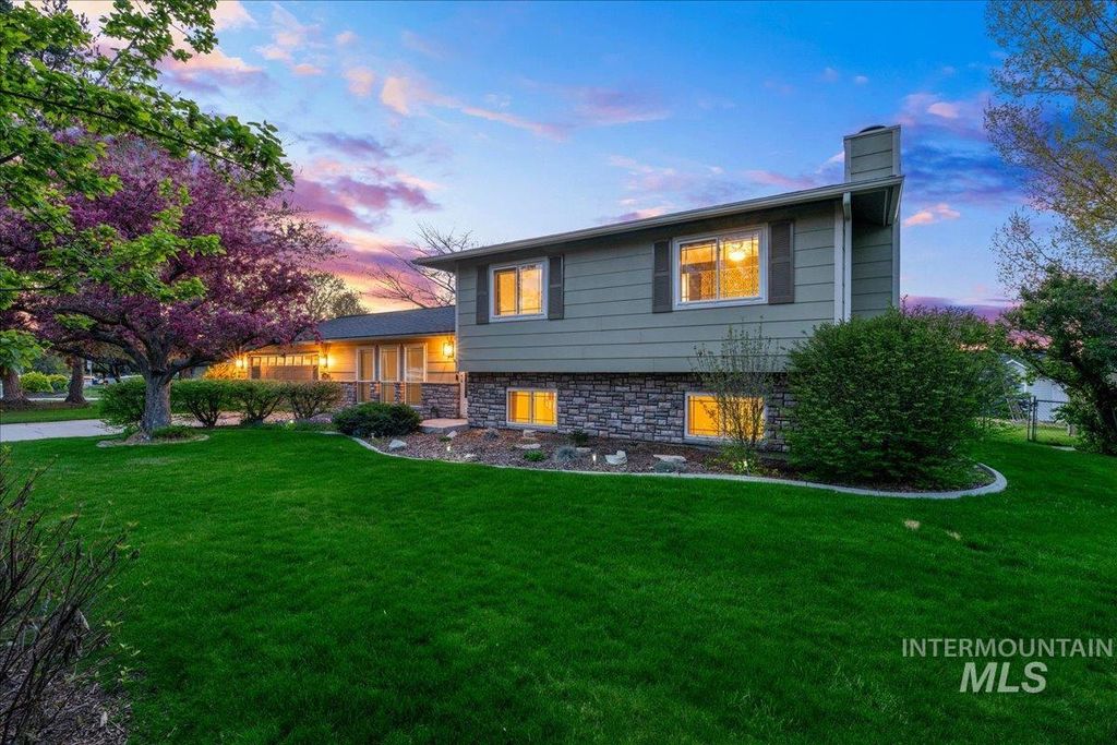 Photo of 11842 W Tioga St, Boise, ID 83709 (MLS # 98984126)