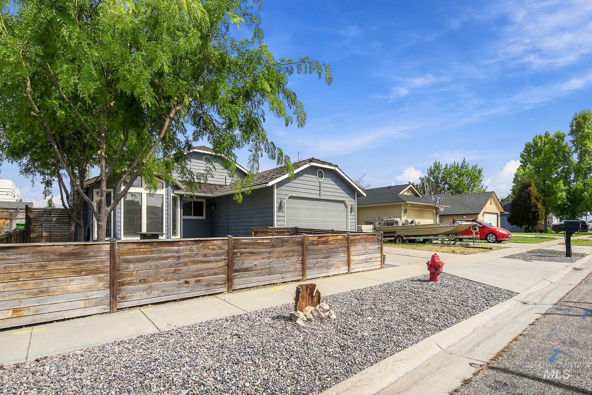 1372 W Crest Wood Dr