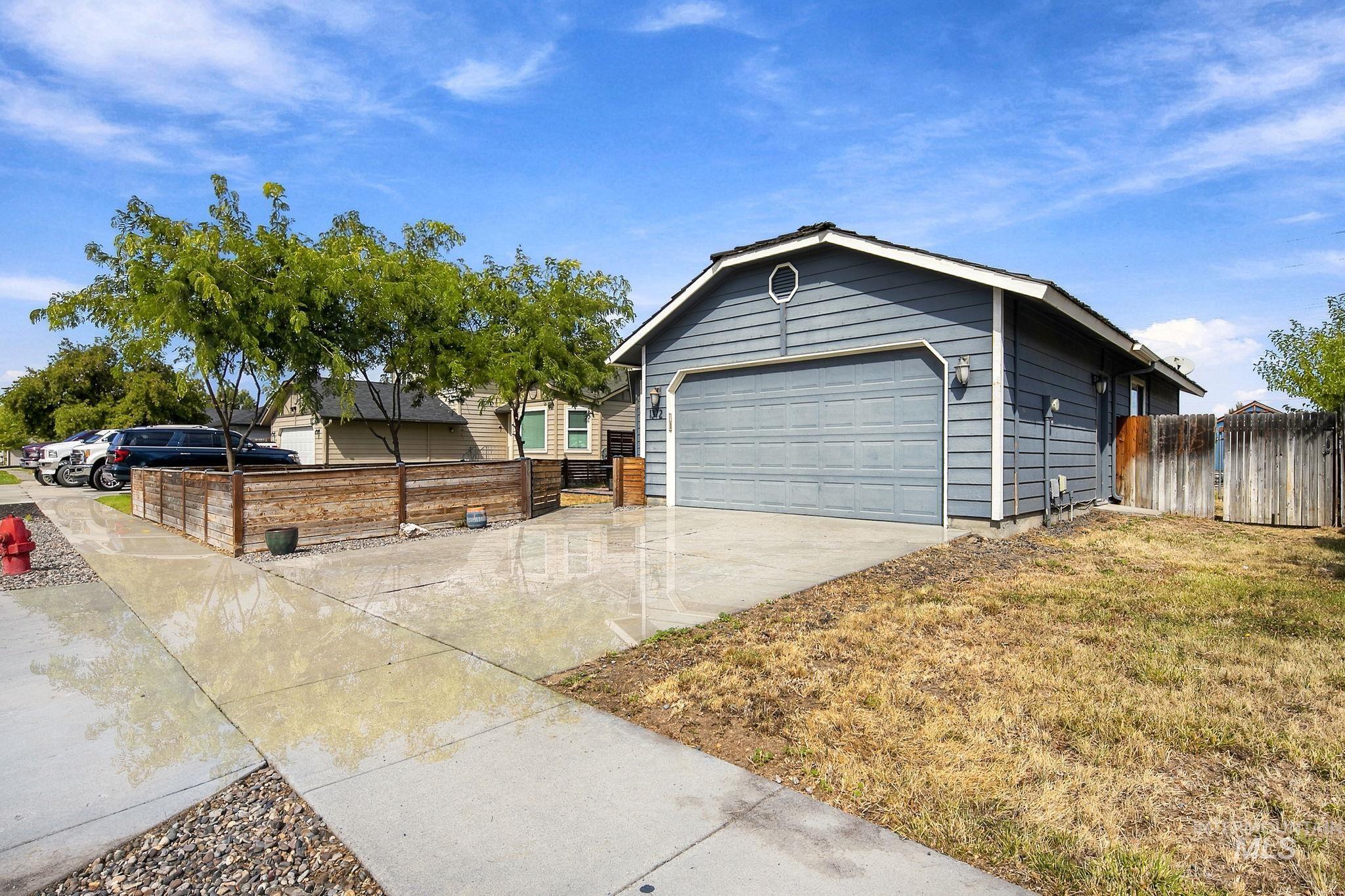 1372 W Crest Wood Dr