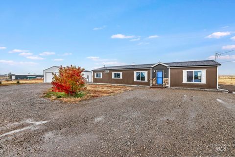 Photo of 224 E 520 N, Shoshone, ID 83352 (MLS # 98964934)
