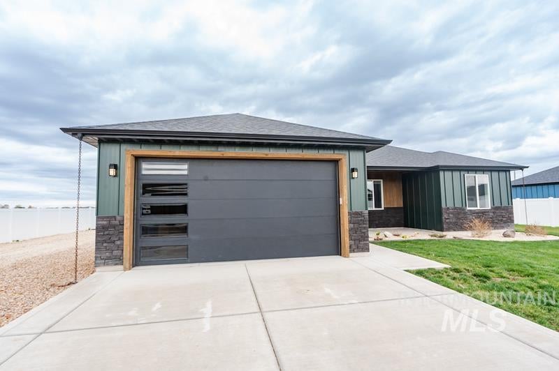 Photo of 1420 Parker Dr, Rupert, ID 83350 (MLS # 99005237)