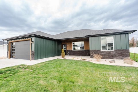 Photo of 1420 Parker Dr, Rupert, ID 83350 (MLS # 99005237)