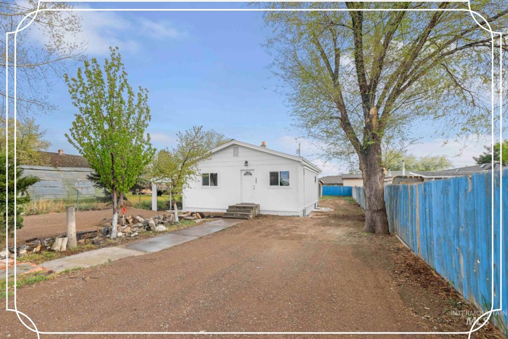 Photo of 480 Railroad Ave W Ave, Hansen, ID 83334 (MLS # 98982908)