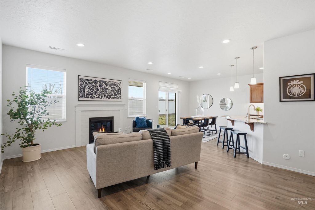 Photo of 18522 White Rose Pl, Nampa, ID 83687 (MLS # 98977805)