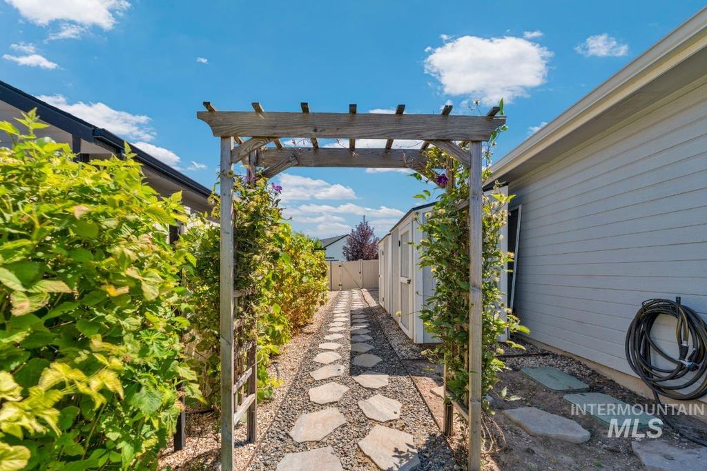 Photo of 16805 N Hopkinson Way, Nampa, ID 83687 (MLS # 98963383)