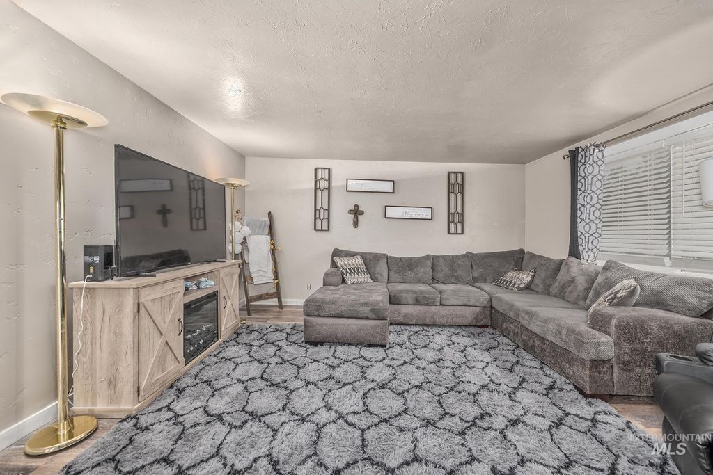 Photo of 994 NW 5th Ave, Ontario, OR 97914 (MLS # 98971016)