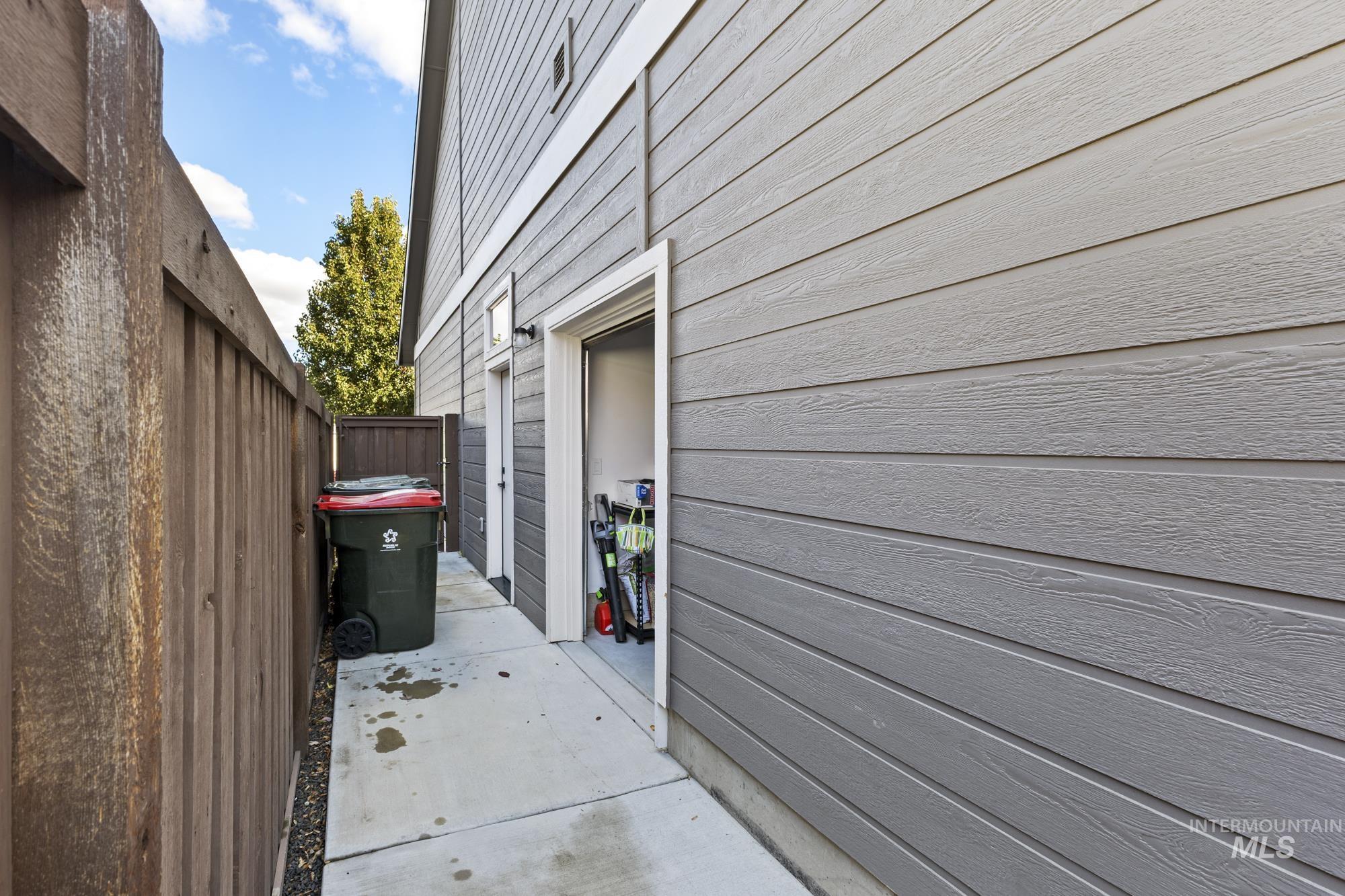 View of home's exterior