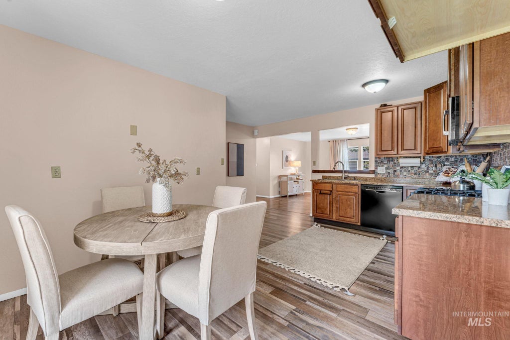 Photo of 246 Avenida Del Rio Dr, Twin Falls, ID 83301 (MLS # 98997076)