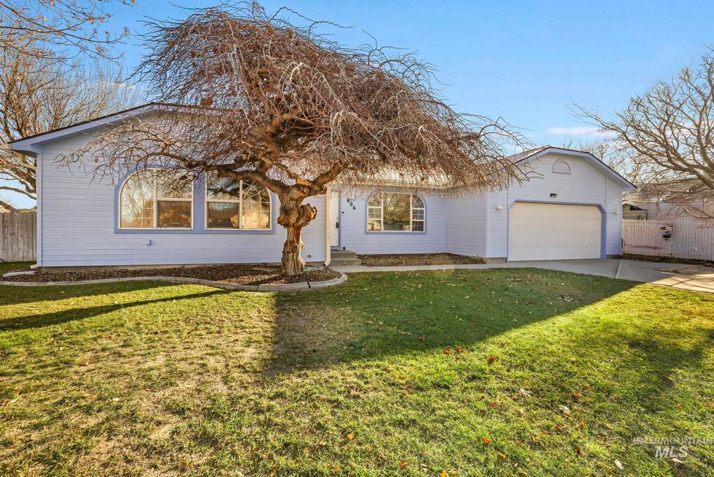 Photo of 806 Hiawatha Way, Twin Falls, ID 83301 (MLS # 98962689)