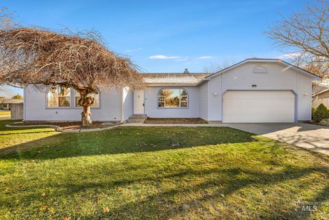 Photo of 806 Hiawatha Way, Twin Falls, ID 83301 (MLS # 98962689)