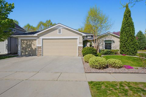 Photo of 5563 N Mitchum Ave, Meridian, ID 83616 (MLS # 98982655)