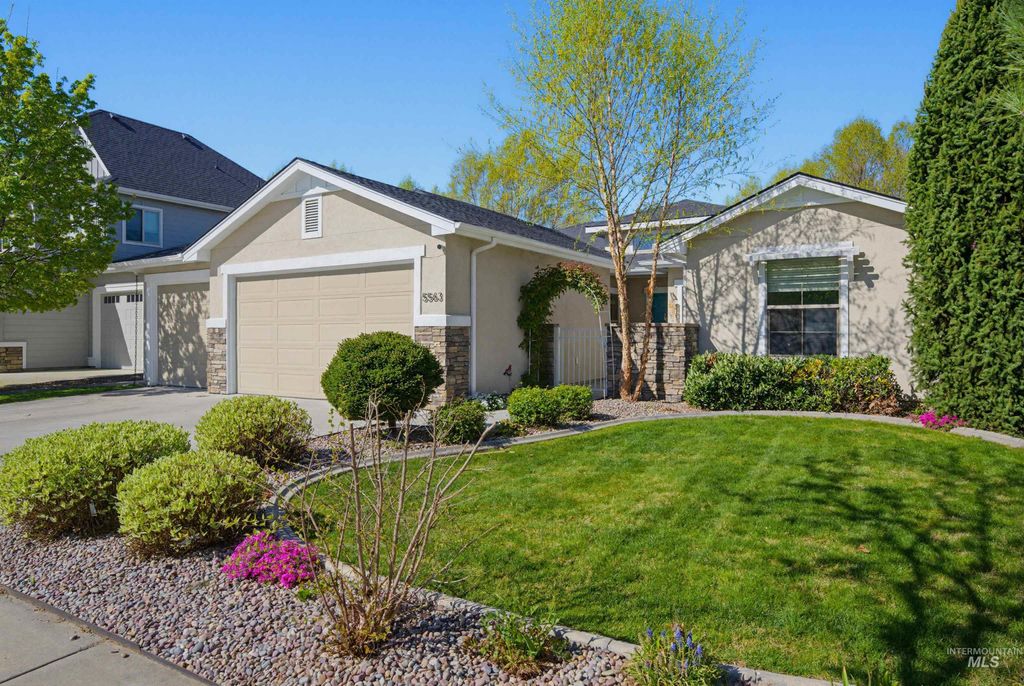 Photo of 5563 N Mitchum Ave, Meridian, ID 83616 (MLS # 98982655)