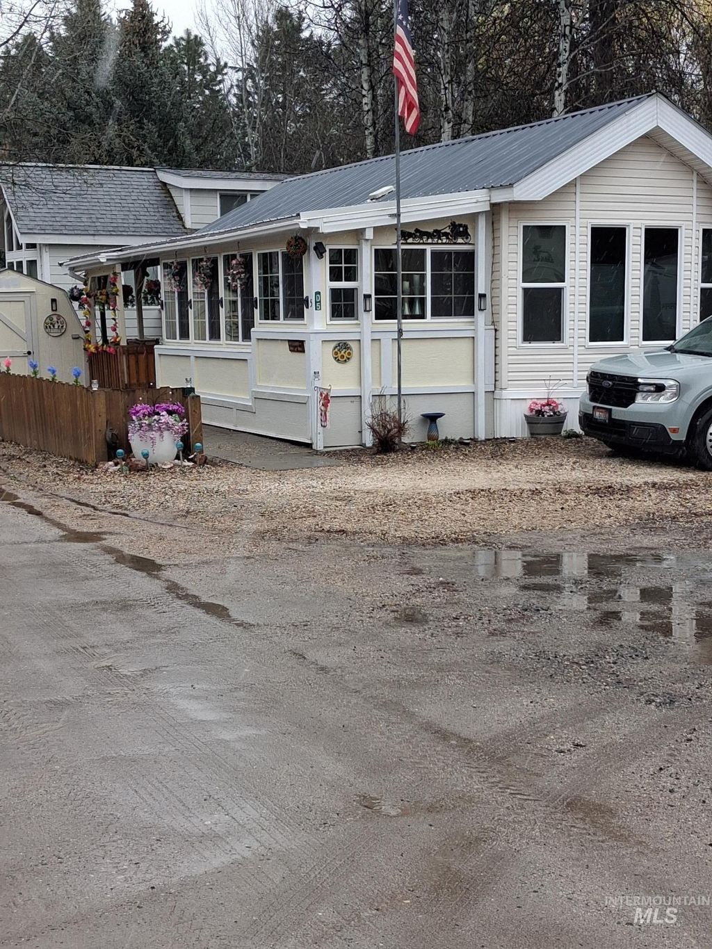 Photo of 514 Sawyer St #D5, Cascade, ID 83611 (MLS # 98983963)