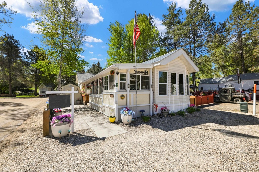 Photo of 5 D Street, Cascade, ID 83611 (MLS # 98983963)