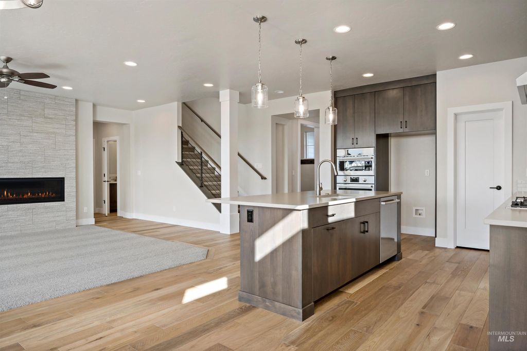 Photo of 6572 S Mountaintop Way, Meridian, ID 83642 (MLS # 98972229)