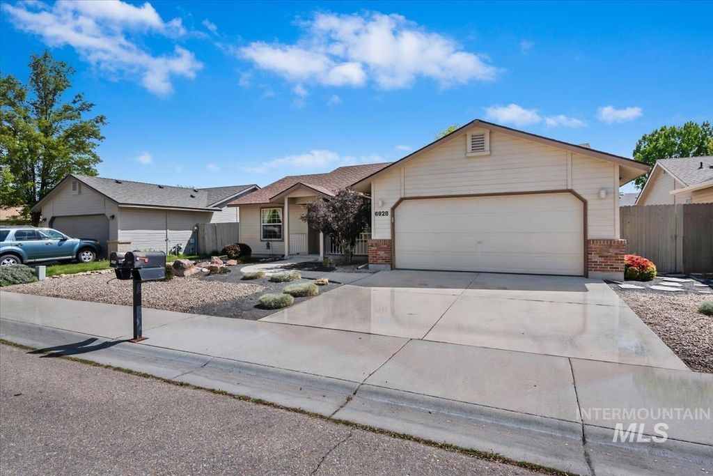 Photo of 6928 N Duncan Ln, Boise, ID 83714 (MLS # 98984302)
