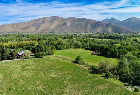 Photo of 40 Fox Hollow Gulch Rd, Bellevue, ID 83313 (MLS # 98991146)