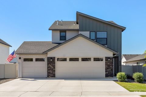 Photo of 6039 W Mikonos St, Meridian, ID 83646 (MLS # 98975057)