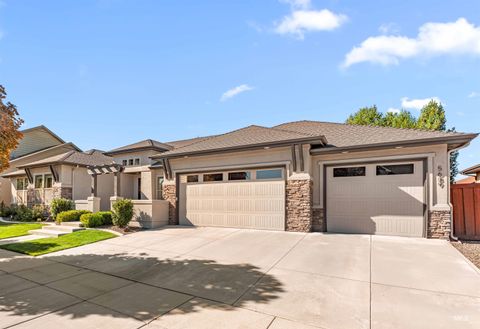 Photo of 5689 N Claret Cup Way, Meridian, ID 83646 (MLS # 98964271)