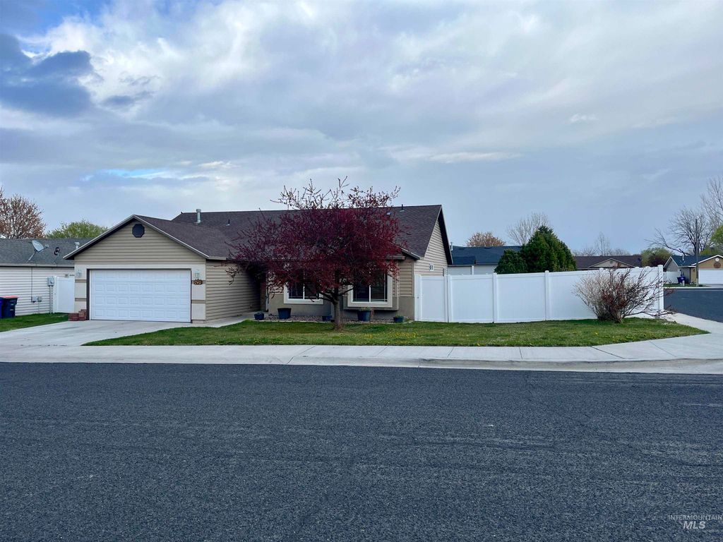 Photo of 404 Partridge Ln, Twin Falls, ID 83301 (MLS # 98943394)