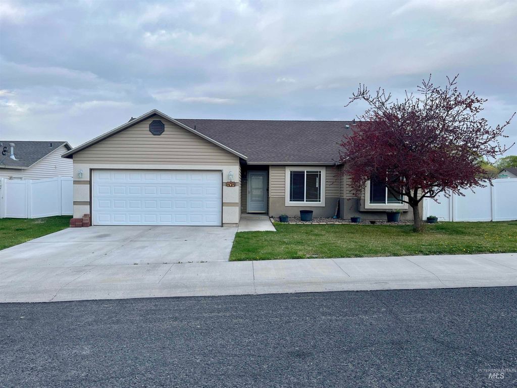 Photo of 404 Partridge Ln, Twin Falls, ID 83301 (MLS # 98943394)