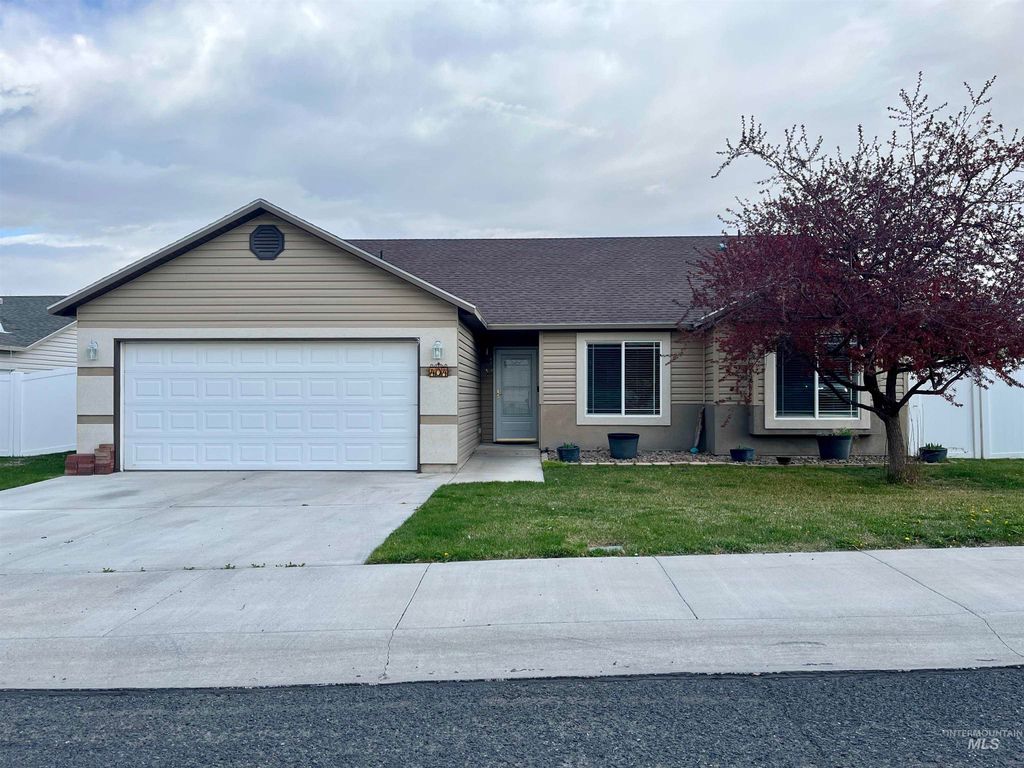 Photo of 404 Partridge Ln, Twin Falls, ID 83301 (MLS # 98943394)