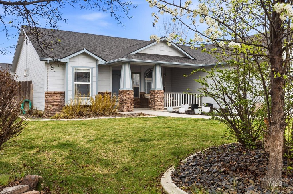 Photo of 2713 Wintercrest St, Caldwell, ID 83607 (MLS # 98979493)