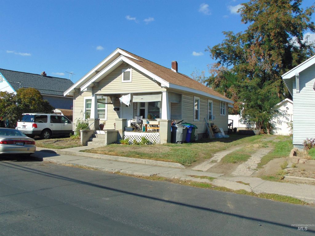 Photo of 1437 Idaho Street, Lewiston, ID 83501 (MLS # 98965115)