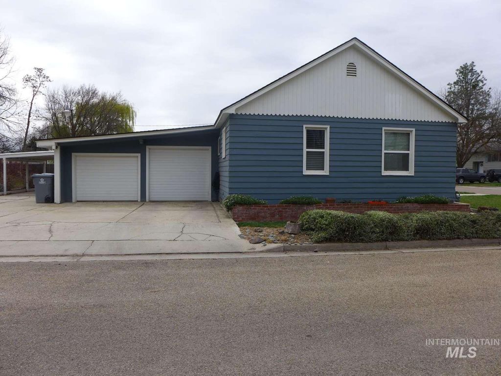 Photo of 1224 N Michigan Ave, Caldwell, ID 83605 (MLS # 98979221)