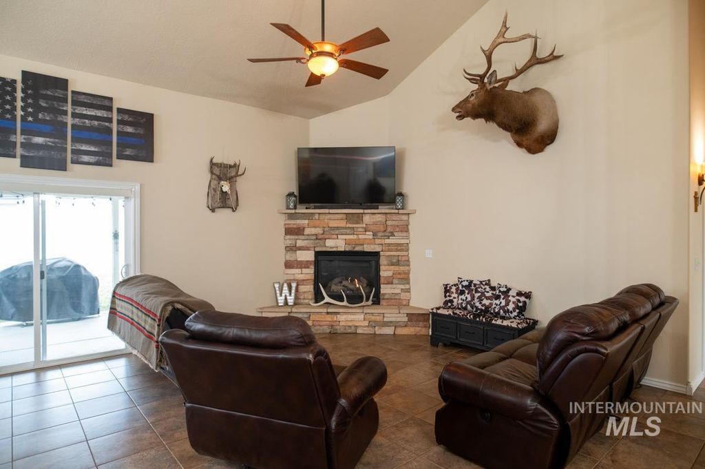 Photo of 2061 Uehlin Dr, Payette, ID 83661 (MLS # 98974569)