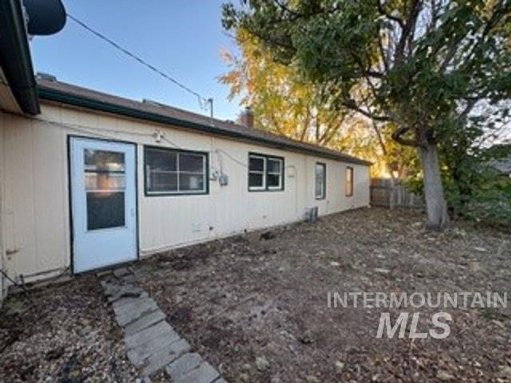 Photo of 810 E 9th N, Mountain Home, ID 83647 (MLS # 98966277)