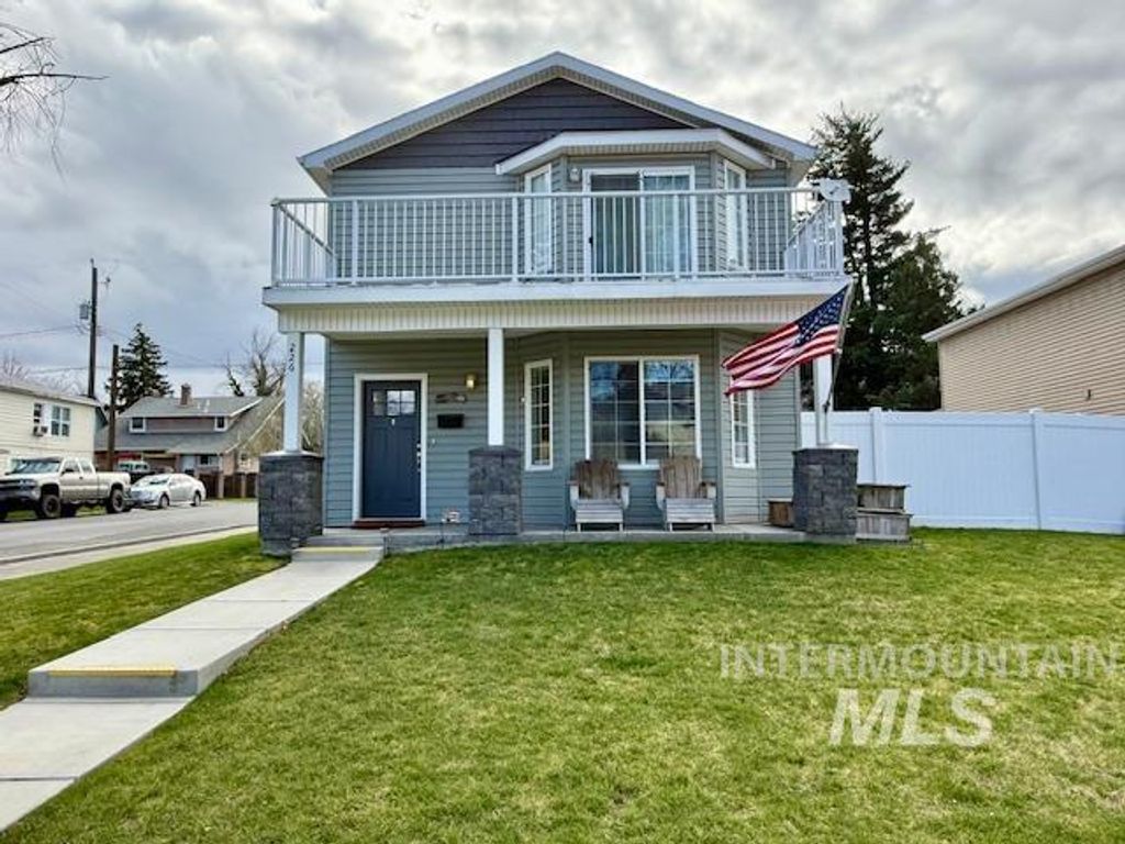 Photo of 226 1st. Avenue, Lewiston, ID 83501 (MLS # 98977475)