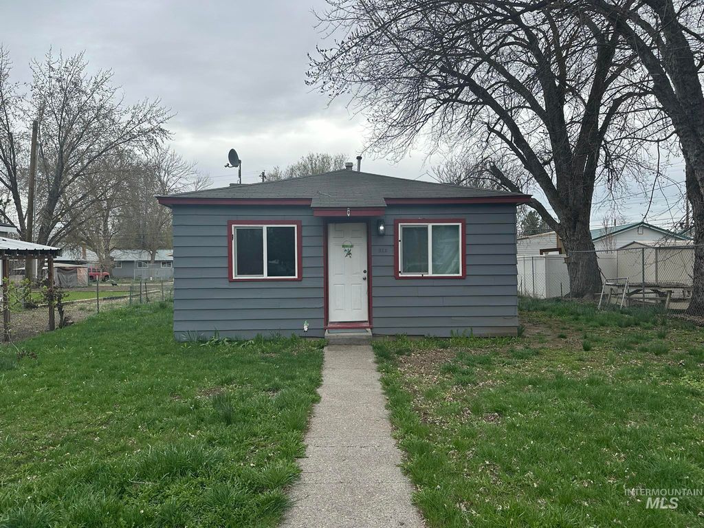 Photo of 811 E Liberty, Weiser, ID 83672 (MLS # 98979319)