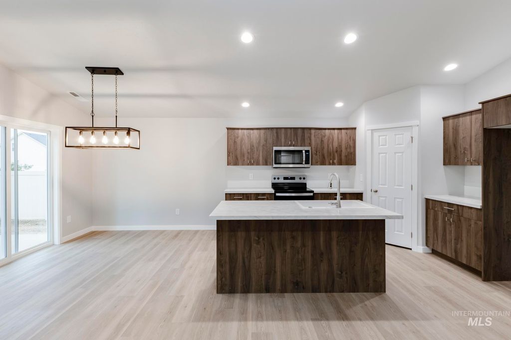 Photo of 3750 E Jamestown Dr, Nampa, ID 83686 (MLS # 98968162)