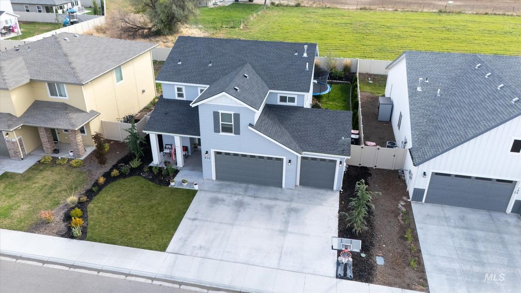 Photo of 217 E Cusick St, Meridian, ID 83642 (MLS # 98963876)