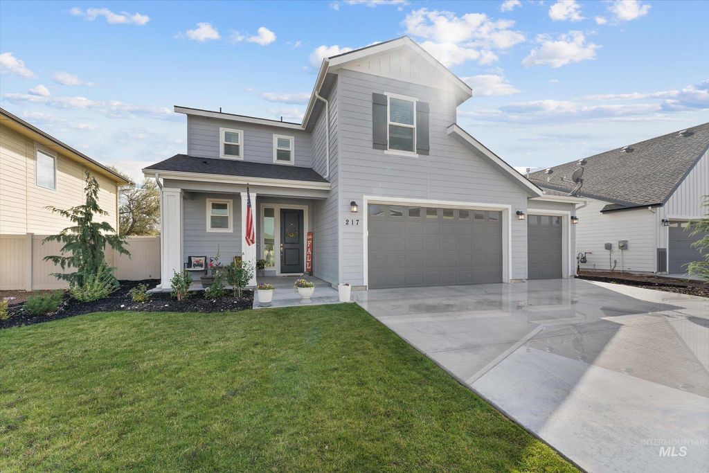 Photo of 217 E Cusick St, Meridian, ID 83642 (MLS # 98963876)