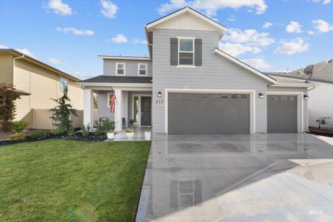 Photo of 217 E Cusick St, Meridian, ID 83642 (MLS # 98963876)