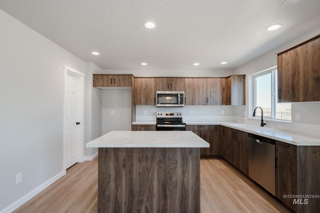 Photo of 3787 E Jamestown Dr, Nampa, ID 83686 (MLS # 98968159)