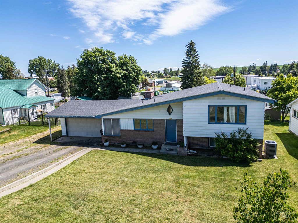 Photo of 305 Walnut Street, Nezperce, ID 83543 (MLS # 98989678)