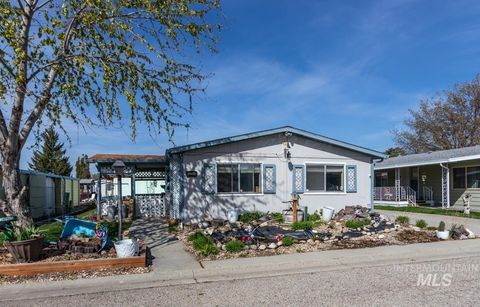 Photo of 3399 N Dalton Ln, Boise, ID 83704 (MLS # 98942683)