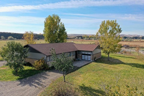 Photo of 425 W Peach Rd, Ontario, OR 97914 (MLS # 98998386)