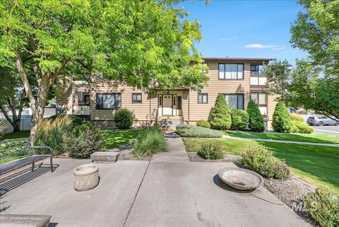 Photo of 355 Elm St N St #2-A, Twin Falls, ID 83301 (MLS # 98955327)