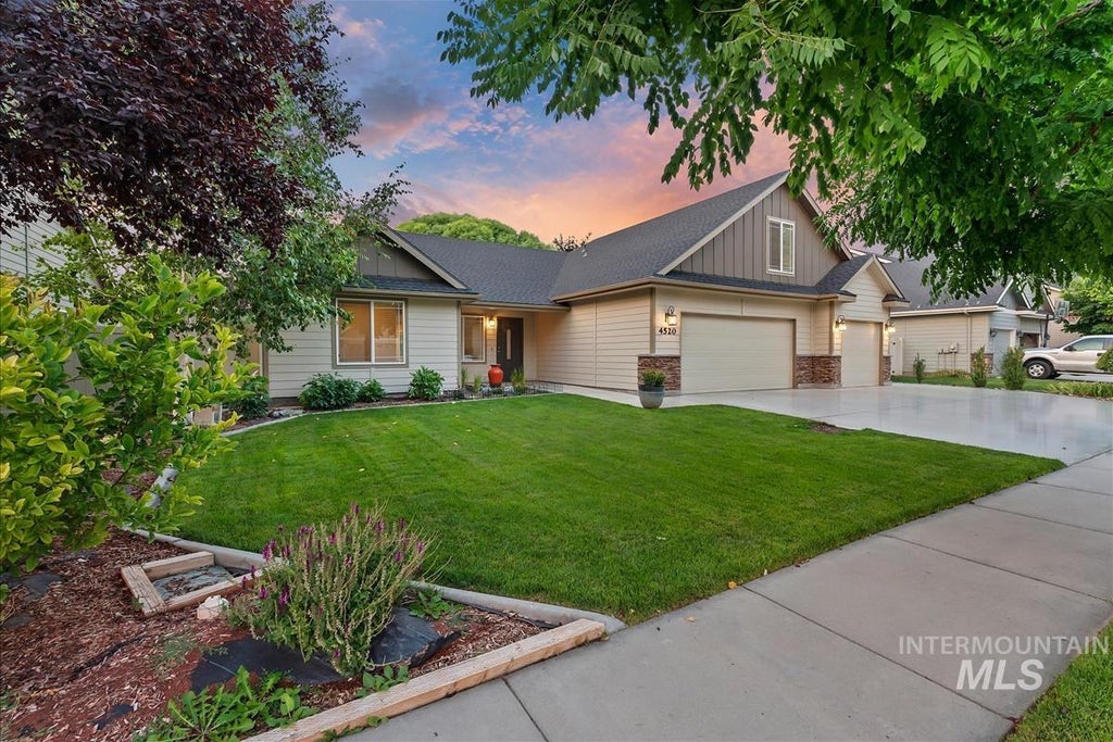 Photo of 4520 E Concord Way, Nampa, ID 83686 (MLS # 99003874)