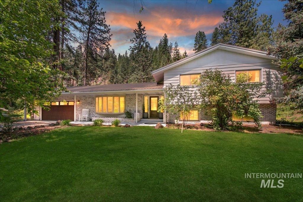 Photo of 14 Cougar Ln, Boise, ID 83716 (MLS # 98976596)