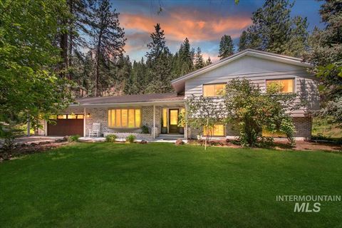 Photo of 14 Cougar Ln, Boise, ID 83716 (MLS # 98976596)