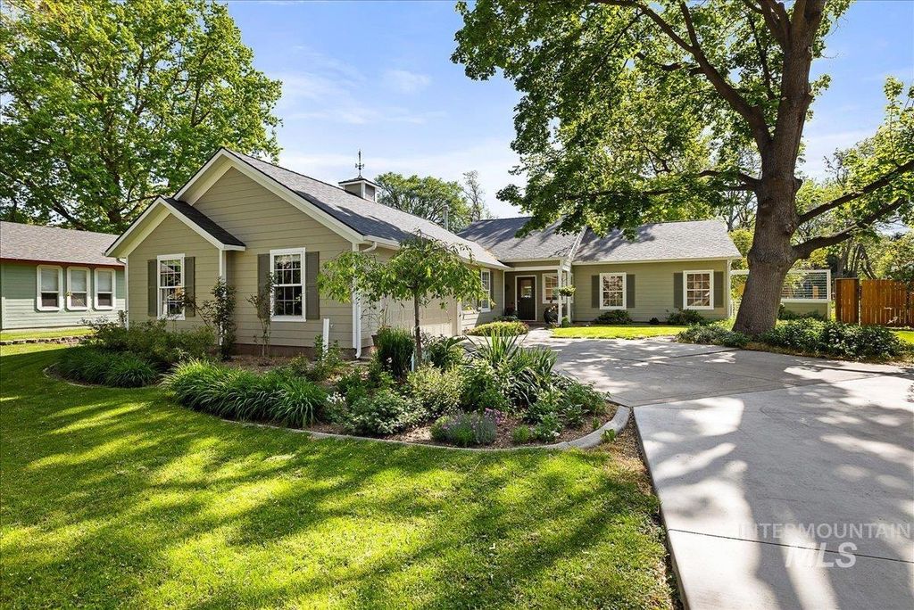 Photo of 3602 N Tamarack Dr, Boise, ID 83703 (MLS # 98985880)