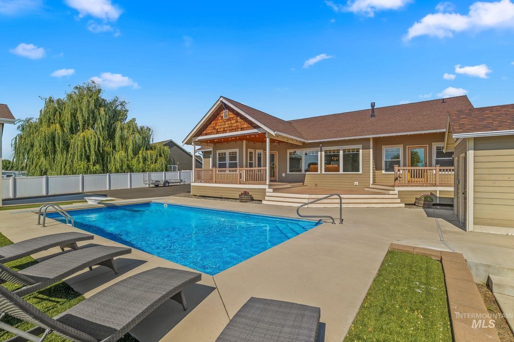 Photo of 1976 Wheatlands Ave, Lewiston, ID 83501 (MLS # 98994105)