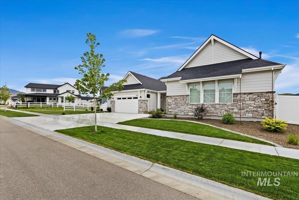 Photo of 8253 W Brooks Dr, Boise, ID 83714 (MLS # 98986364)