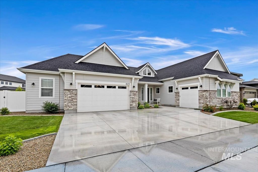 Photo of 8253 W Brooks Dr, Boise, ID 83714 (MLS # 98986364)